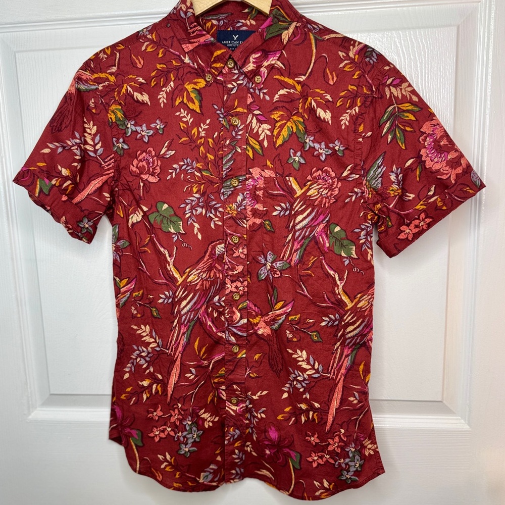 EUC American Eagle Outfitters Hawaiian Short Sleeve Button Up Men / Unisex